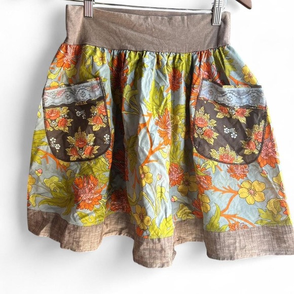 Dresses & Skirts - Women's Matilda Jane floral hostess skirt with‎ lace detailed pockets size med